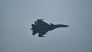 Поглед отблизо на китайския самолет J-15 „Летяща акула“, който предизвика вълни близо до Япония