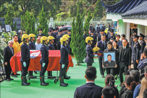 HK се сбогува със загиналия пожарникар на Tai Po Blaze