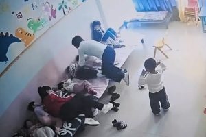 Учителка в затвора за малтретиране на деца в Ляонин