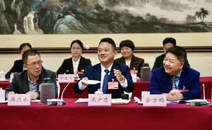 Подскачаща рибена топка привлича вниманието на депутатите от Гуандун