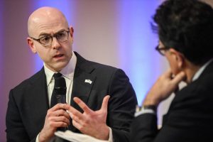 Федералният резерв на САЩ поддържа лихвените проценти стабилни, противопоставяйки се на натиска на Тръмп