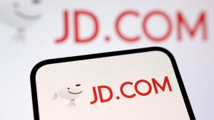 JD.com публикува първа загуба за тримесечие от почти четири години, тъй като битката за доставките взема жертви